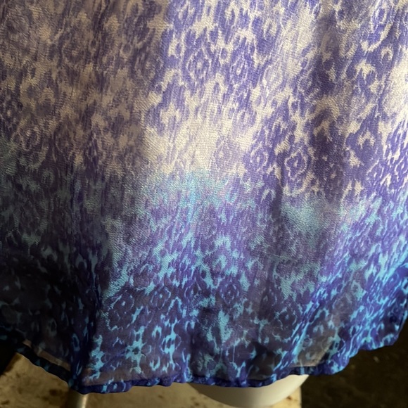 COPY - NWOT- a Motherhood top. But anyone with a little bigger front it’s perfe… - Picture 2 of 8